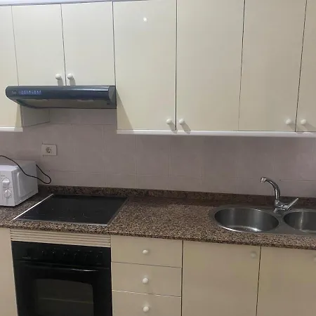 Comfortable And Conveniently Located House 아파트